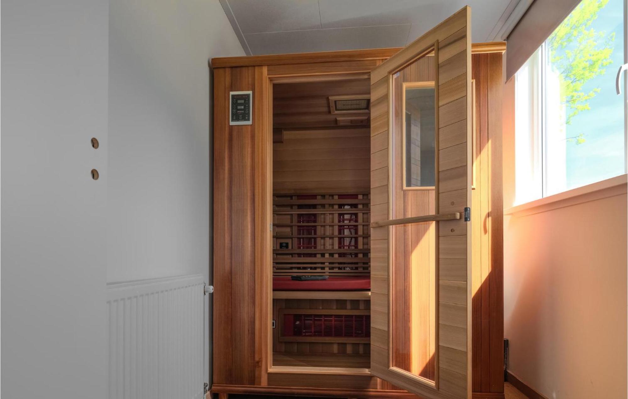 Nice Home In Heinkenszand With Sauna Luaran gambar
